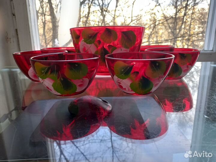 Набор салатников из цветного стекла
