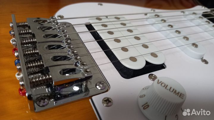 Электрогитара новая, 3 мес играли