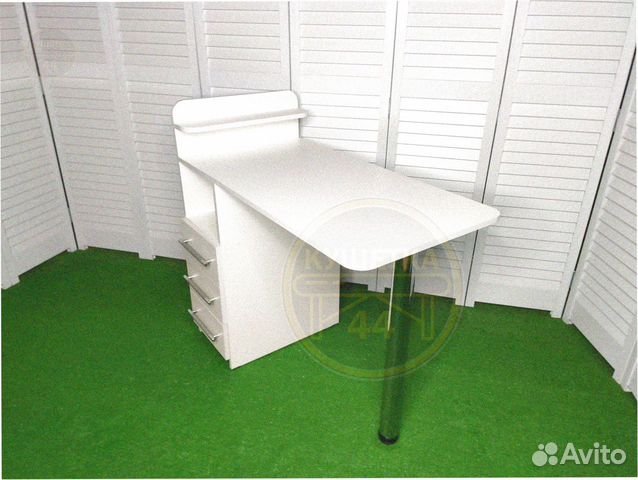 Маникюрный стол