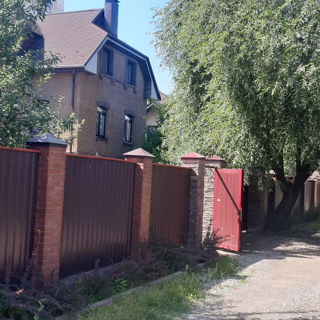 Дом 178,2 м² на участке 9,3 сот.