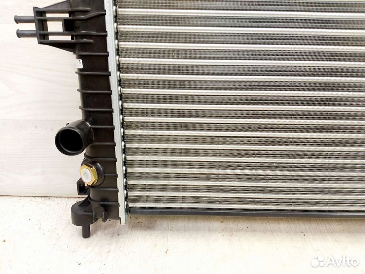 Радиатор охлаждения Opel Astra H 1,6-1,8 XER