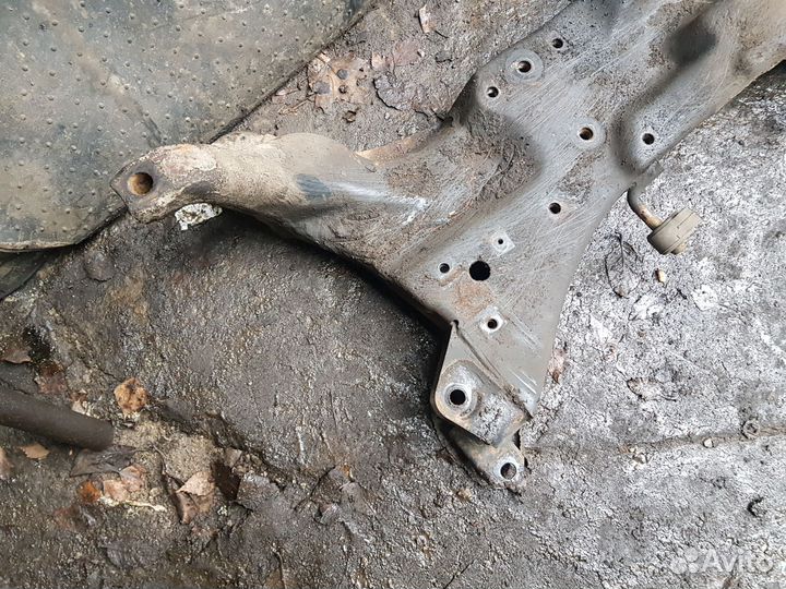 Подрамник передний Mitsubishi Lancer 9 2004г