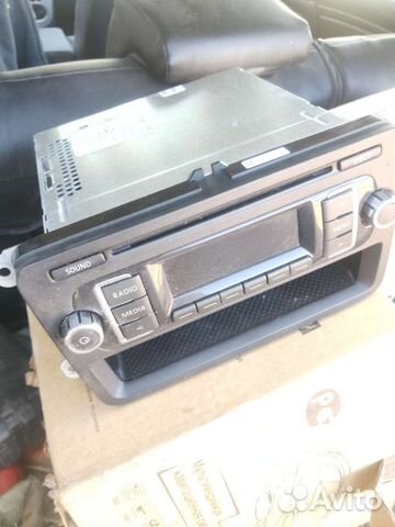 Штатная магнитола на volkswagen jetta