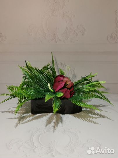 Композиция из цветов с суккулентами real touch