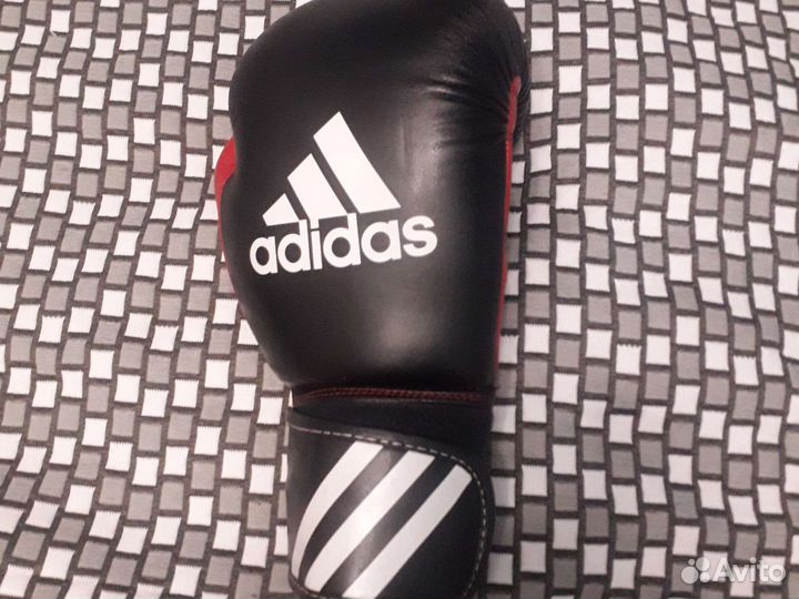 Боксерские перчатки adidas