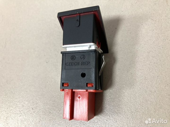 Кнопка аварийной сигнализации Skoda Fabia 2010-15