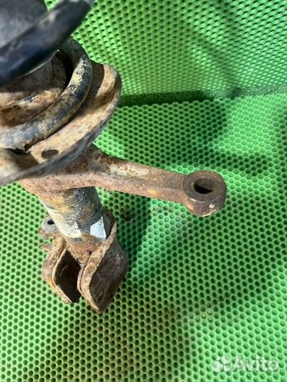 Стойка передняя левая LADA Priora