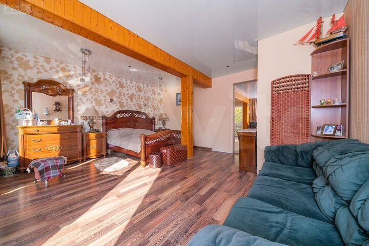 Дом 397 м² на участке 5 сот.