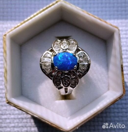 Серебряное кольцо с опалом и цирконами. 925 проба