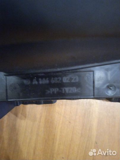 Уплотнитель (шумоизоляция) капота правый Mercedes