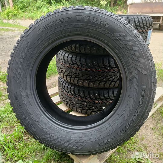 Nokian Tyres Hakkapeliitta 9 SUV 215/65 R16 102