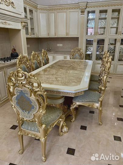 Стол обеденный