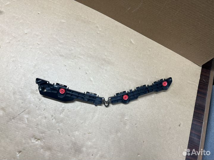 Кронштейн заднего бампера левый Toyota Fortuner 2