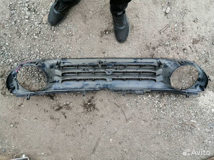 Решетка радиатора Mitsubishi Pajero H57