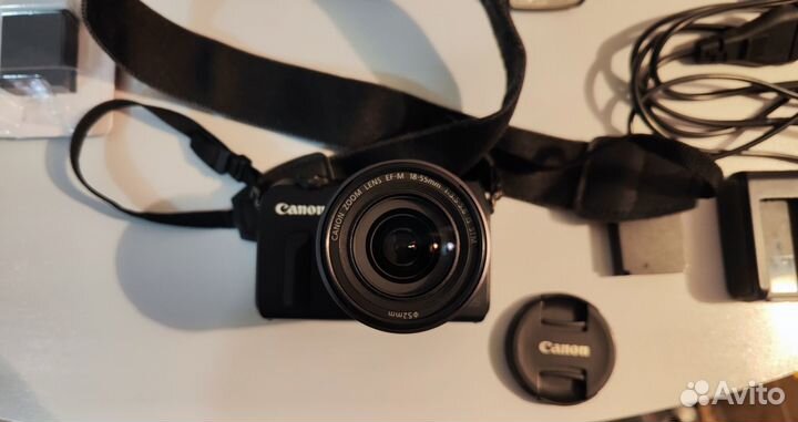 Canon EOS M Kit с объективом + комплект