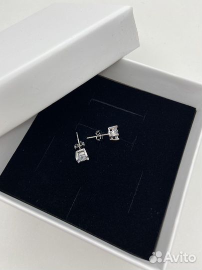 Серьги гвоздики