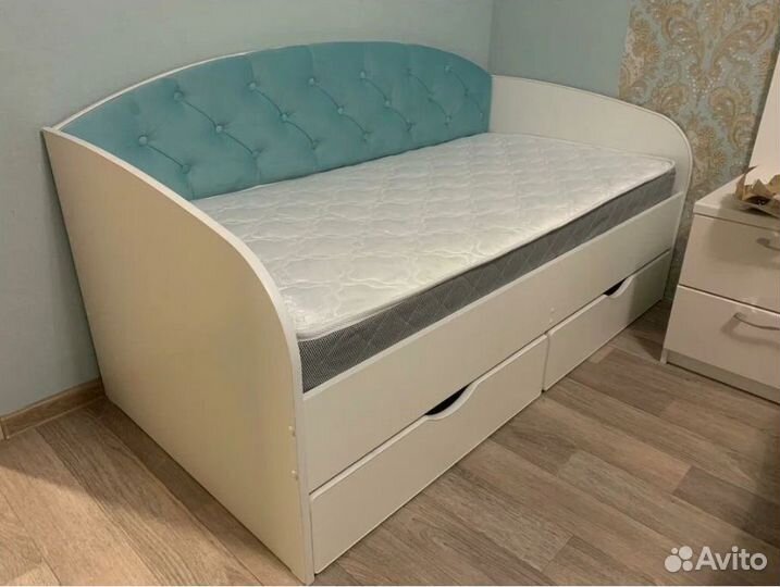 Детская кровать с мягкой спинкой и ящиками