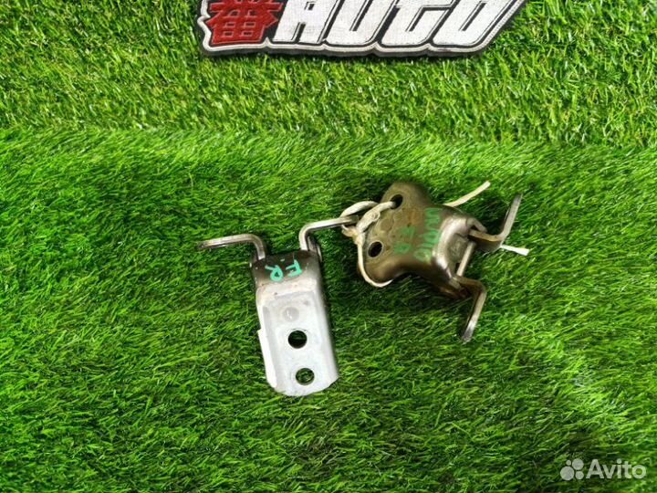 Петля дверная передняя правая Toyota Aqua NHP10