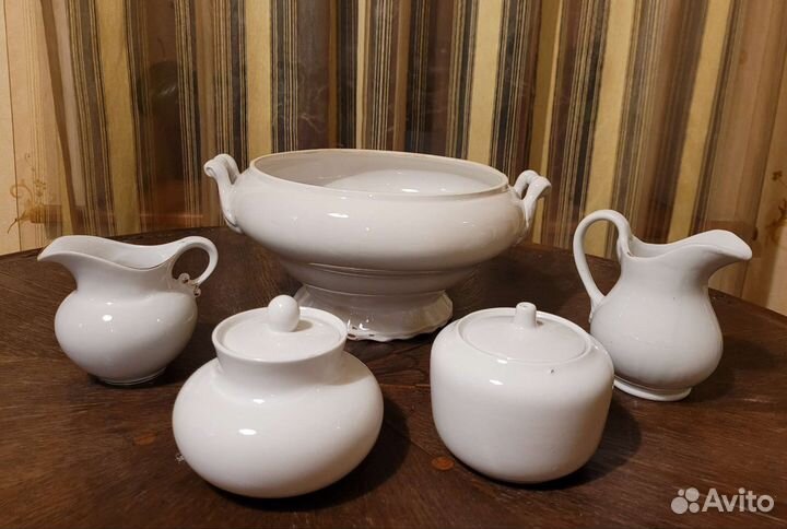 Старинный белый фарфор