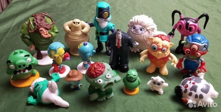 Коллекция фигурок монстров,зомби итд