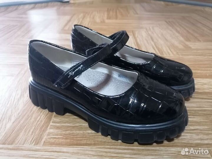 Школьные туфли