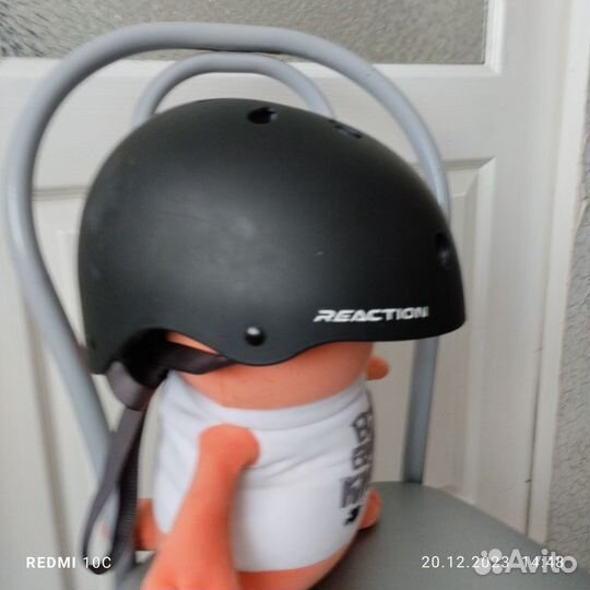 Шлем для катания на роликах