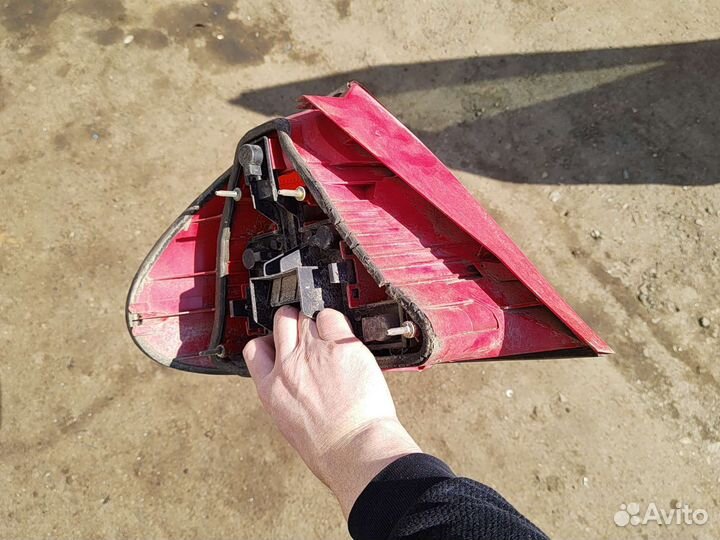 Фонарь задний правый Форд мондео 2