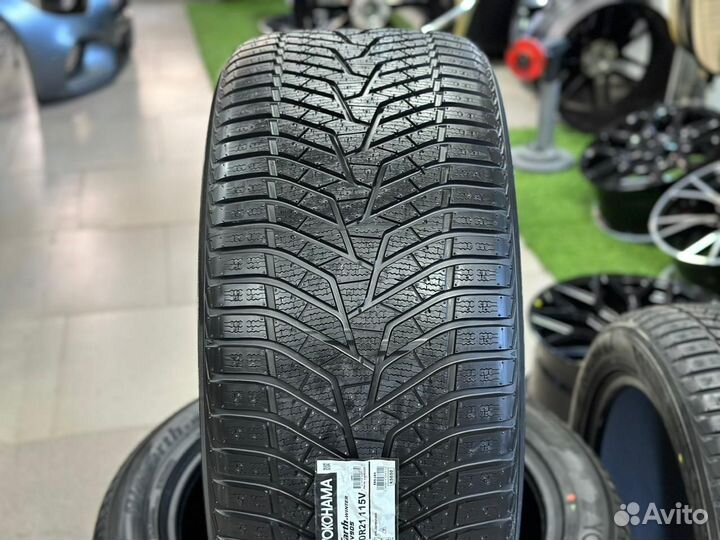 Yokohama BluEarth Winter V905 275/40 R20 и 315/35 R20 110V