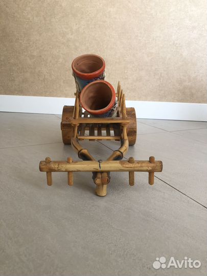 Декоративная телега с глиняными рогами