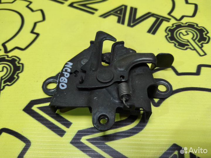 Замок капота Toyota Ist NCP60 2NZ-FE 11.2004