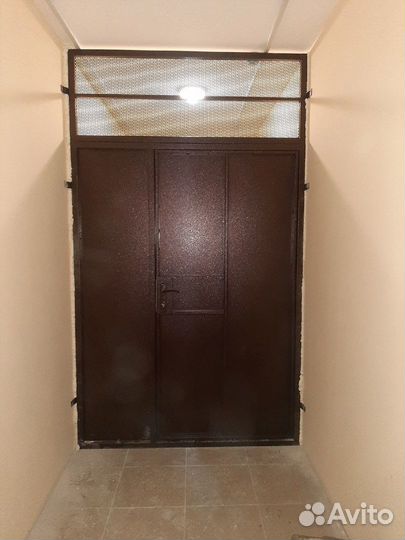 Металлическая дверь тамбурная