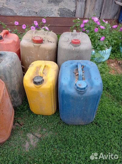 Канистры пластиковые бу 50литров для бензина