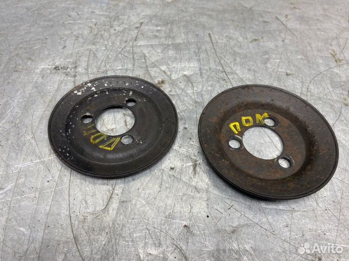 Шкив водяного насоса (помпы) Volkswagen Passat