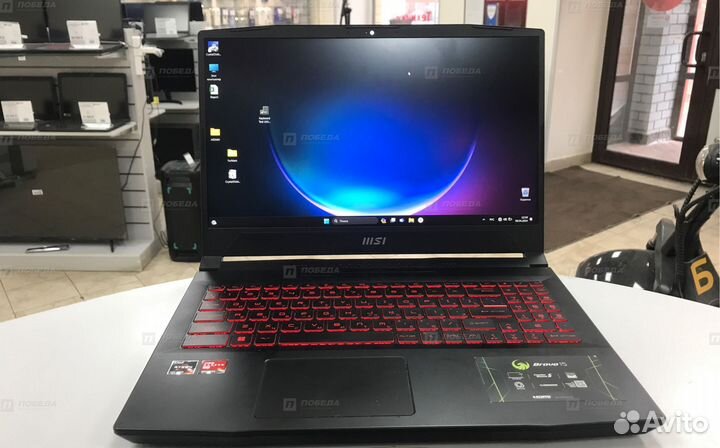Ноутбук MSI Bravo 15