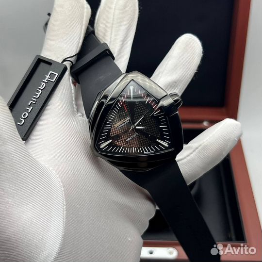 Часы Hamilton Ventura