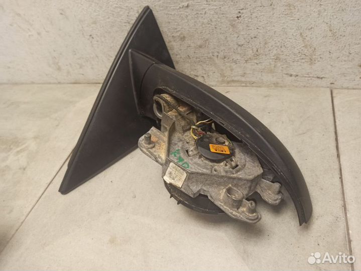 Зеркало правое