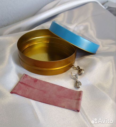 Жестяная баночка из под чёрной икры