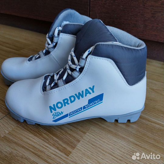 Лыжные ботинкии 35 размер