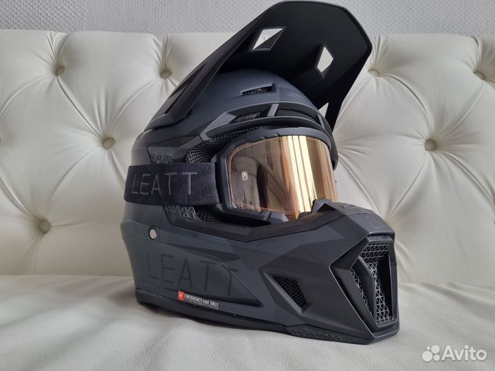 Серый Шлем Leatt Moto 7.5 Helmet Kit Stealth v02