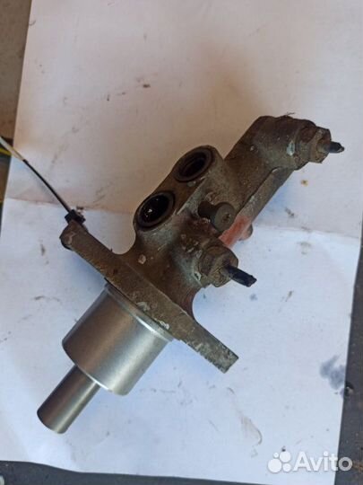 Главный тормозной цилиндр Ford Focus CB4 qqdb 2010