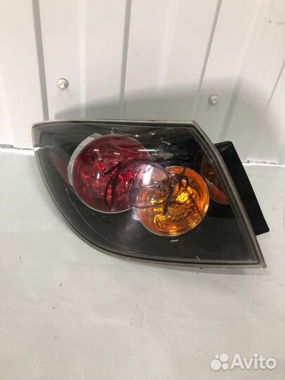 Фонарь задний mazda 3 bk хечбек