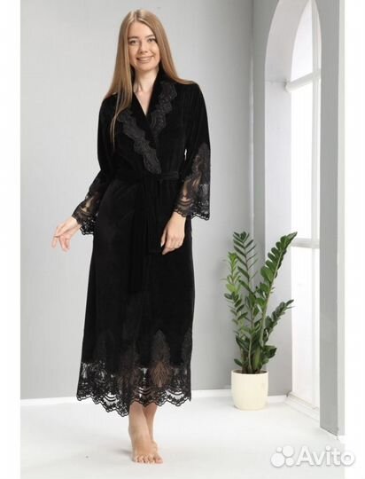 Халат велюровый женский с кружевом