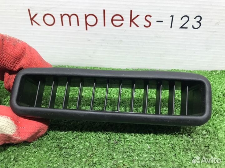 Дефлектор воздушный передний левый Volkswagen