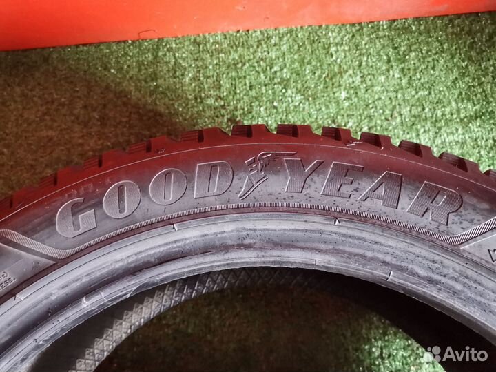 Goodyear UltraGrip Arctic 2 225/45 R17 94T