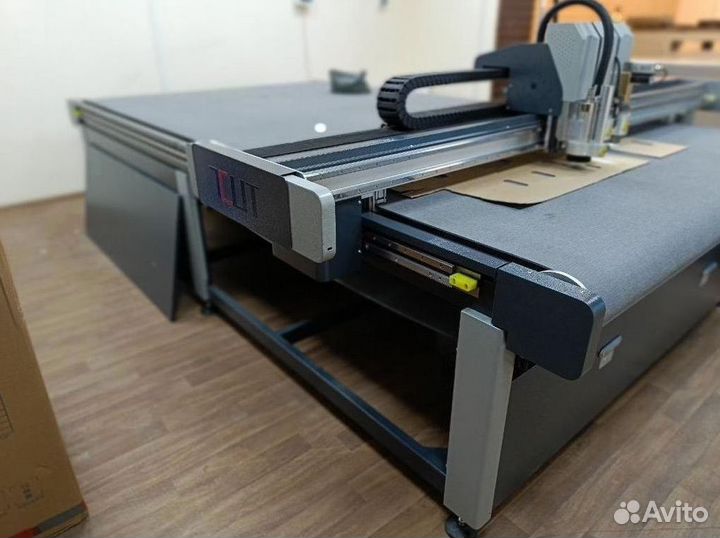 Планшетный режущий плоттер T-CUT DC 3016