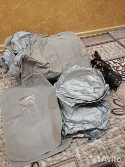 Матрас надувной в автомобиль с подушками и насосом