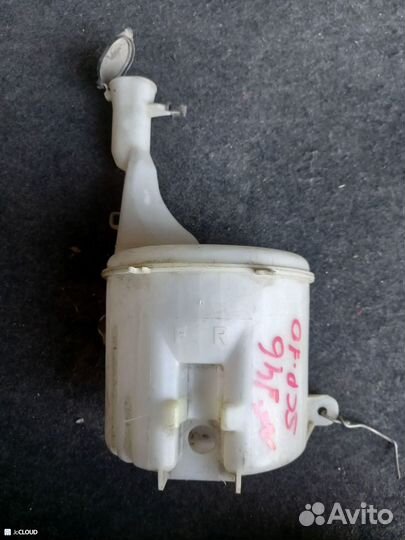 Бачок омывателя на toyota vitz SCP10
