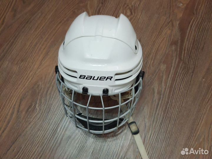 Хоккейный шлем