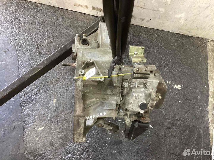 МКПП (механическая коробка переключения передач) F