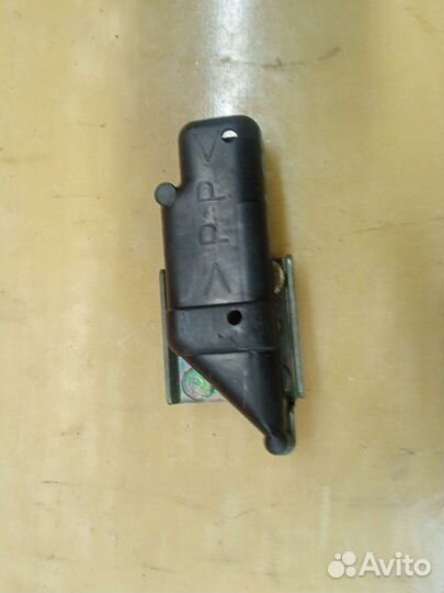 Yamaha R1 2002-2003. Замок сиденья